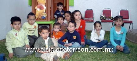 18022007 Alejandro Girón Bautista cumplió dos años y fus festejado por su mamá.