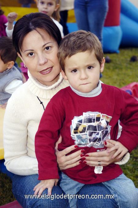 18022007
Ana de Orozco y su hijo Elías Orozco.