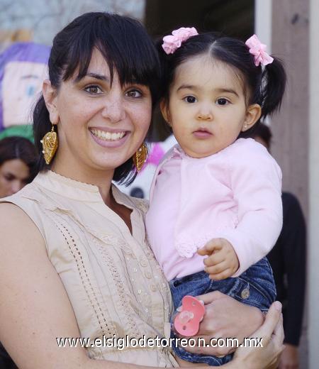 18022007 
Eva Fernández y Alejandra de Fernández.