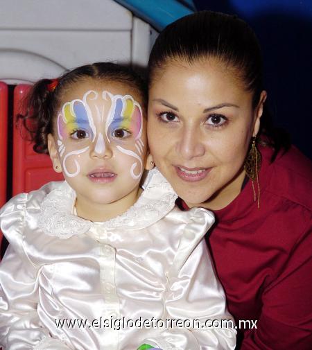 18022007 
Fernanda Murra y su mamá Lizeth.