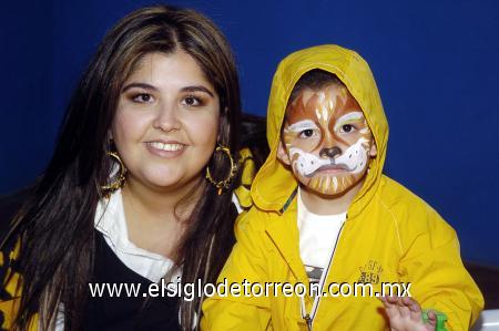 18022007 
Yadira de Nevares y su hijito Berny.