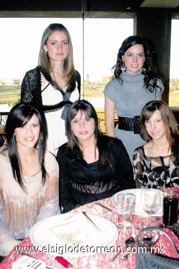 Regina Madero de Fernández, Luisa Espada, Roberta Cárdenas, Astrid Baille y Mónica Peressini.