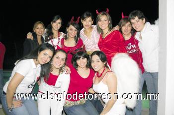 RECORRIDO SOCIAL
DIVERTIDO FESTEJO
Gaby, Fabi, Valeria, Gaby E., Mónica, Gaby P., Ruth, Ile, Karla, Brenda y Marcela.