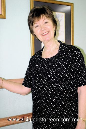 RECIBE IMPORTANTE VISITA
Sandra Anderton, examinadora de la Royal Academy of Dance.