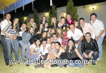 Romy Humphrey, Cecey Villarreal y Ana Lya Román junto a todos sus invitados.