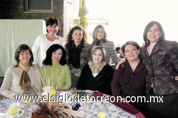 Elvy de Villalobos, Vero de Wong Sánchez, Tere de Herrera, Chelito de Macías, Olivia de Sotoluján, Ruth de Navarro, Leticia Leal y Rocío de Ledesma.