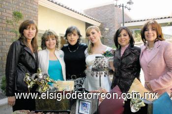 Mariana Covarrubias de Sánchez, Marirlú Covarrubias de García, Maru Yarza de Covarrubias, Ana Paula Ledesma, Rocío Covarrubias de Ledesma y Claudia Covarrubias de Avilés.
