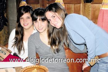 Isabel Madero, Luz Ma. Arriaga y Natalia Madero.