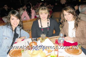 Karla Martínez, Regina Ortíz y Sofía Zarzar de Kuri.