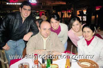 Beto Jr., Beto, Daniela, Mariana y Nena Díaz de León.