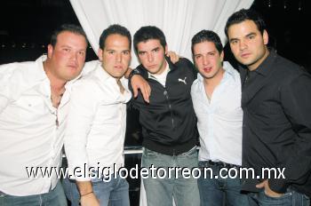 Cano Valles, Luis Mendoza, Poncho Campa, Esteban Marcos, Eduardo Gómez, Chino Ríos, Pulga Valdepeñas, Eduardo Gómez y Alejandro Madero.