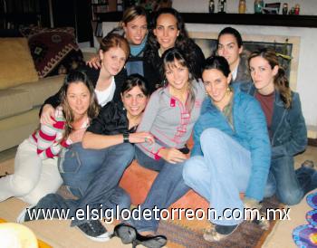 Bárbara Madero, Cecy Villarreal, Analia Román, Marifer de Torre, Romy Humphrey, Valeria Muñoz, Laila Murra, Lorea González y Paola Guerrero.