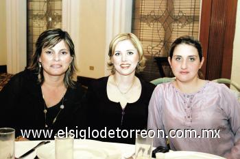 Maribel Ortueta de Treviño, Keta Bonilla de Gómez y Lucy Calleja de Gómez.