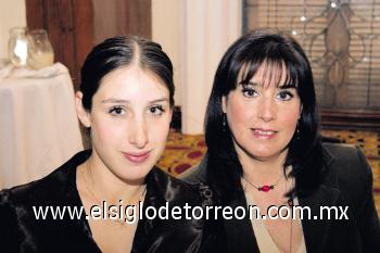 Stephanie Cohen Llamas y Lilia Llamas de Cepeda.