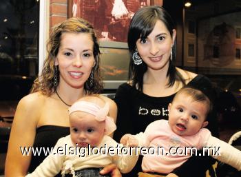 Sabina Rubio de Sobrino, Laila Reyes de Sada, María Sobrino Rubio y Laila Sada Reyes.