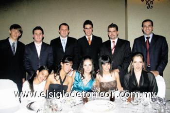 Maite y Cristy Bleausteguigoitia, Ana Lourdes Rumayor, Isabel Belausteguigoitia, Alejandra Larrínaga, Iñigo y Andoni Rumayor, Eduardo del Bosque, Iñaki Belausteguigoitia, Javier Amarante e Iñigo Belausteguigoitia.