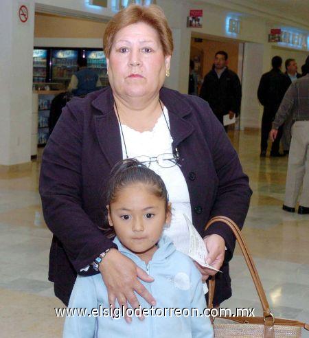 23022007 
María Eugenia Rivera y Jimena Hinojosa viajaron a Miami.