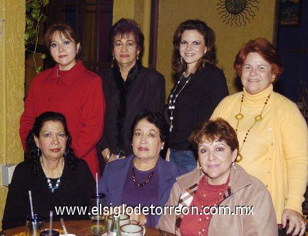 23022007 
Guille de Frost, Leonis de Ayala, Hortensia de Ortega, Blanquita de Flores, Gloria de Ramírez, Trisy de Negrete y Paty de Villarreal, en un festejo del Día del Amor y la Amistad.