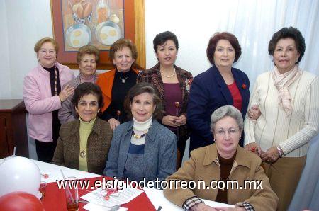 23022007 
Isabel de Gil, Rosario de González, Marilú de Anaya, Patricia de San Miguel, Matilde Valdés, Mercedes de Vásquez, Pilar Sánchez, Estela de Casas y Querube Lizárraga.