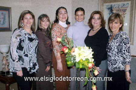 23022007 
Cristina Montes Villalobos junto a Marisa de Ibarra, Ana Laura García de Cano, Tere, Paty Hiriarte de Gamboa y Celina Casas de Hernández, anfitrionas de su fiesta de despedida.