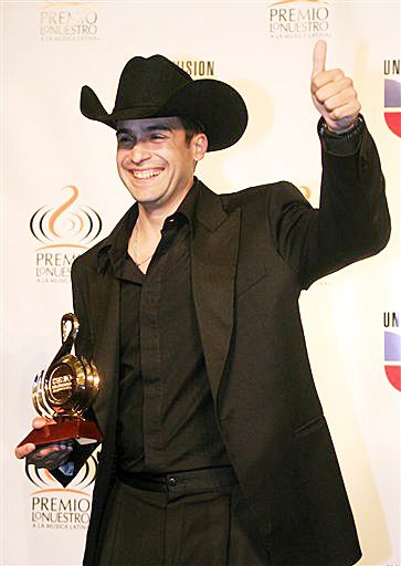 Bobby Pulido también obtuvo un premio por ser el mejor artista texano del año.