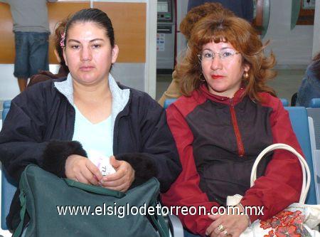 21022007
A Tijuana, B.C. viajó Rosa María Jaramillo y fue despedida por Sara Elia Jaramillo.
