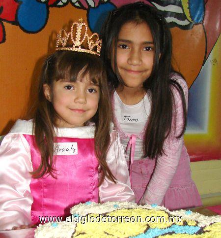 19022007
Araceli junto a su hermanita Stephanie.