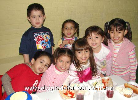 19022007
Con una divertida fiesta, Araceli Montelongo González celebró su cumpleaños número cinco.