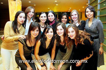 20022007
Rossana García Treviño acompañada de Selene, Alejandra, María Idalia, Karla, Maribel, Ileana, Flavia, Nelly, Marcela y Giovanna, en su despedida de soltera.