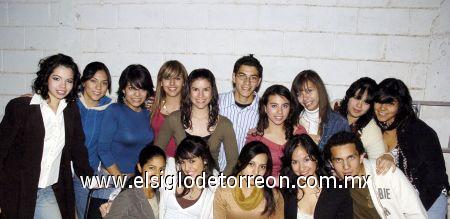 25022007 
Andrés y Mariana Martínez Zapata, acompañados de sus amigos.