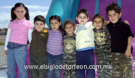 25022007 
Mariana y Jimena Centeno, Paulina y Emilio de la Fuente, Daniela Barbosa, Mauricio y Nacho Flores, compañeritos del colegio en su festejo del Día de la Amistad.