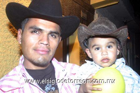 25022007 
Óscar Saldaña y el pequeño Oscarito Saldaña.