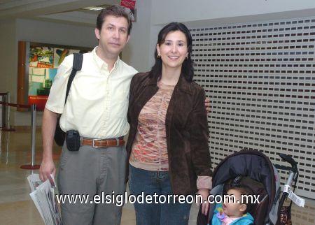 26022007
Juan y Ambar Green viajaron con destino a la ciudad de Guadalajara.