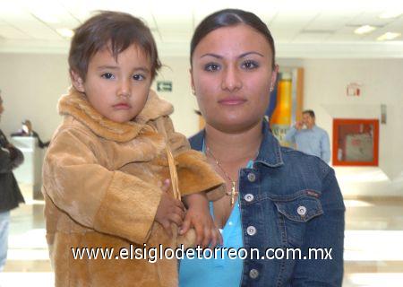 28022007
Adriana Lozano y Karla Jimena Lozano viajaron a Tijuana.
