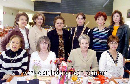 26022007
Magdalena de García festejó su cumpleaños, acompañada de sus amigas Rosy de Line, Carmen de Chávez, Raco de García, Mely de Jaime, Nora de Venegas, Rosy de García, Elba , Lichita y Alma.