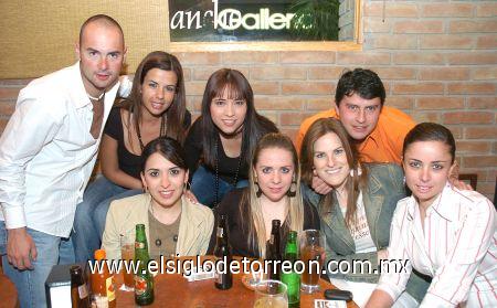28022007
Carlos Sada, Sofía Máynez, Liliana Suárez, Cris Hernández, Érika Gama, Samantha Cantú, Jorge Padilla y Vanessa Gidi.
