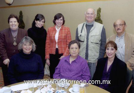 28022007
Guadalupe Cansino, Rosana Celayo, Marcela Carrete, Romualdo Segovia, Manuel de la Mora, Elba Cebrián, Beatriz Rosas y Patricia Tueme.