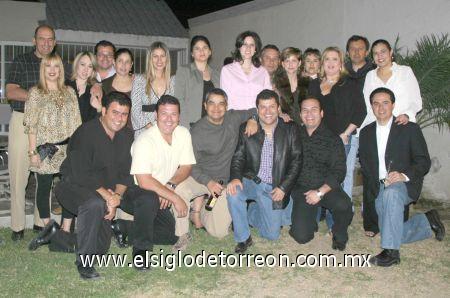 28022007
Pancho, Maru, Christy, Beto, Marigel, Tere, Aurelia, Paty, Luis Antonio, Bety, Karla, Anabelle, Juan Manuel, Rose, Ziad, Juancho, Ricardo, Lalo y Sergio se reunieron para festejar a Tim Araiza.