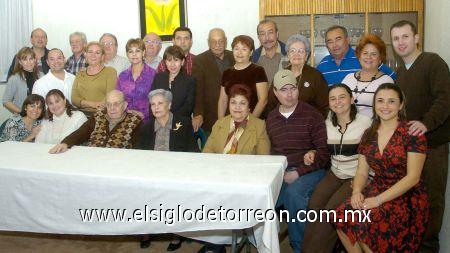 28022007
Wenceslao Villarreal Morales celebró su cumpleaños número 60 al lado de familiares y amigos.