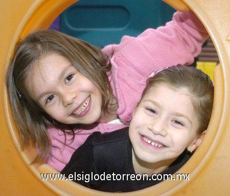28022007
Carol Marisol Ventura y Gaby Mendoza.