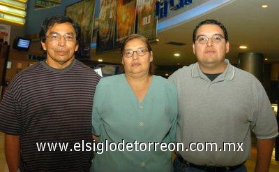 21032007
Fernando Salazar Pardo, Martha Rábago de Salazar y Fernando Salazar Rábago.