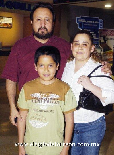 28032007
Enrique Sandoval, Guadalupe Carreón de Sandoval y José Alfredo Sandoval