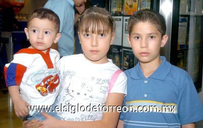 02052007
Santiago, Mariana y Luis Alba Limones.