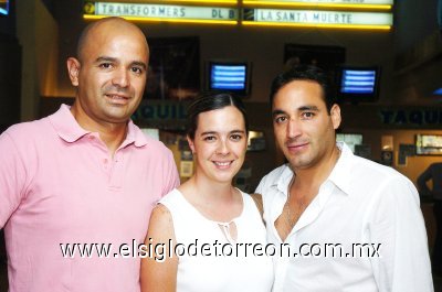 08082007
Sergio Alvarado, María Fernanda Roque y Roberto Castro.