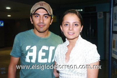 05092007
Juan Castañeda y Cinthia López.