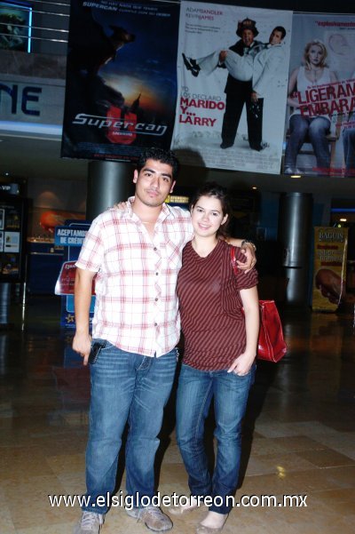 17102007
Jonatan Velásquez y Catalina Alanís.