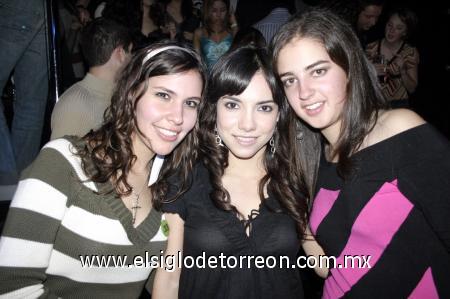 03022007 
Bárbara Tueme, Esther Babún y Mary Cecy Valenzuela.