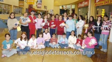 01032007
Convivencia de las pequeñas en el festejo de sus muñecos.