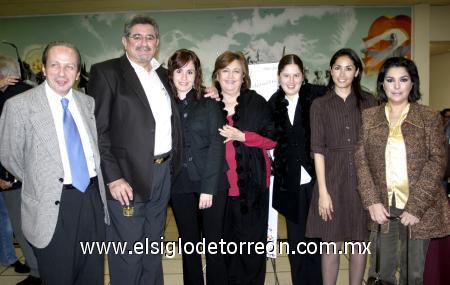 03032007
Luis Fernando Pérez Ortiz, Fernando González Ruiz, Pilar González Arriaga, Patricia de González, Paty González Arriaga, Iris Montalvo y Ercilia Cepeda.