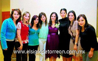 Helwe Dabdou, Natalia Hinojosa de Corres, Marthy Dávila, Any Godina de Mexsen, la novia, Suyín Wong, Lorena González y Tuty Valles de García.